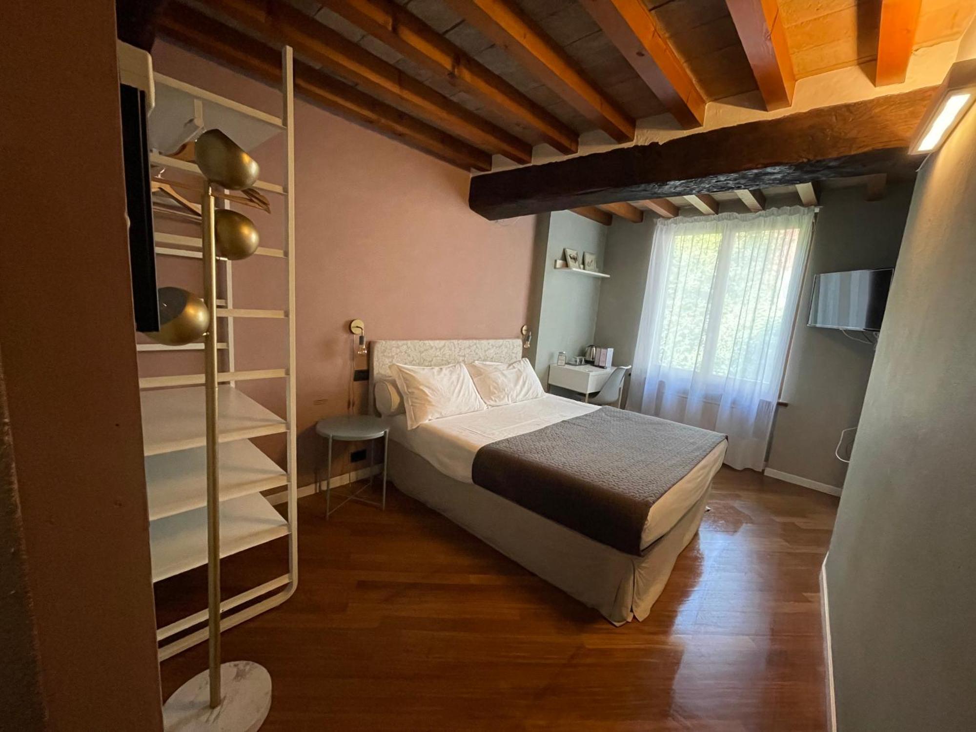 Le Camere Di Bsuites Affittacamere Parma Exterior photo