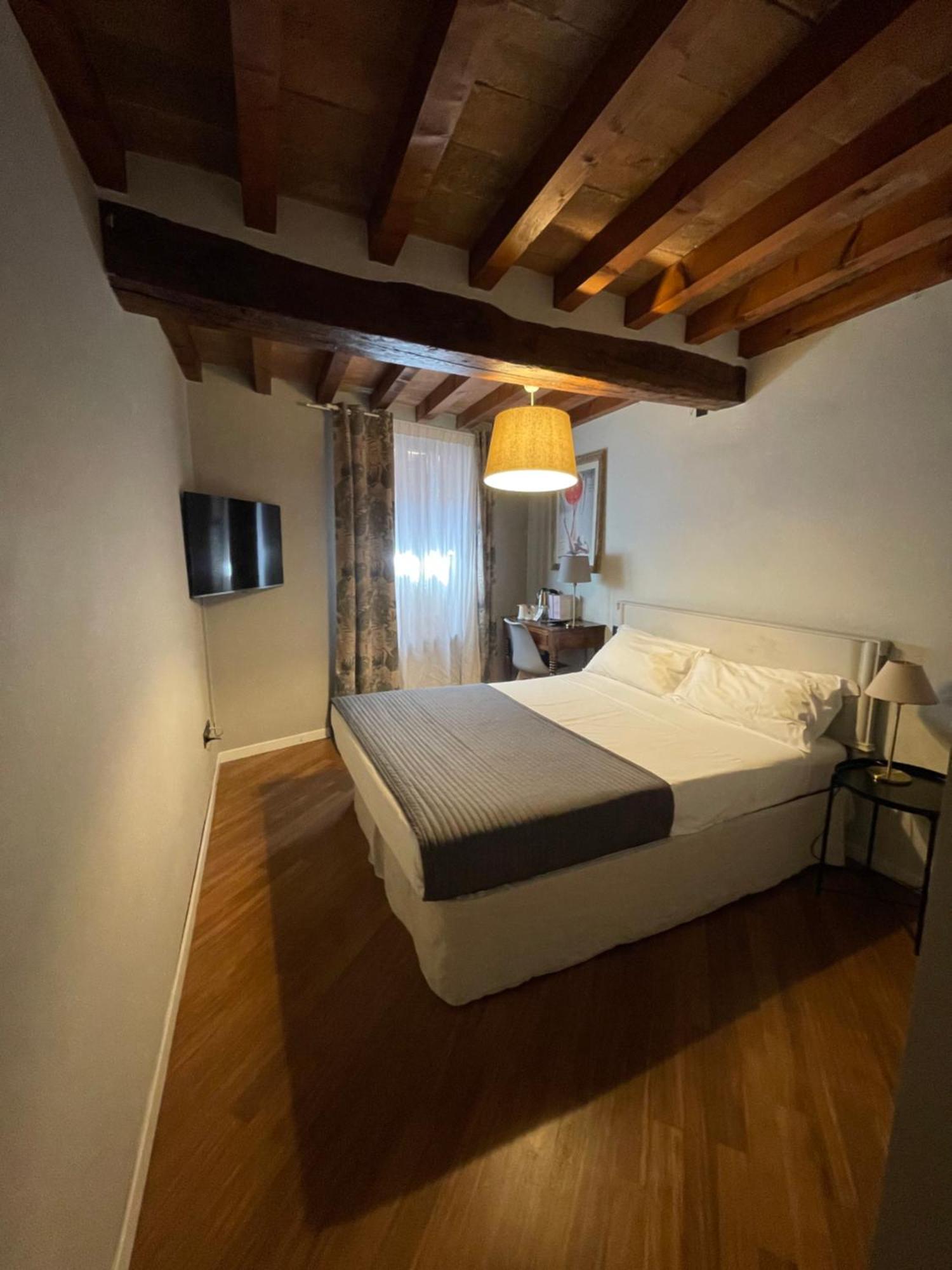 Le Camere Di Bsuites Affittacamere Parma Exterior photo