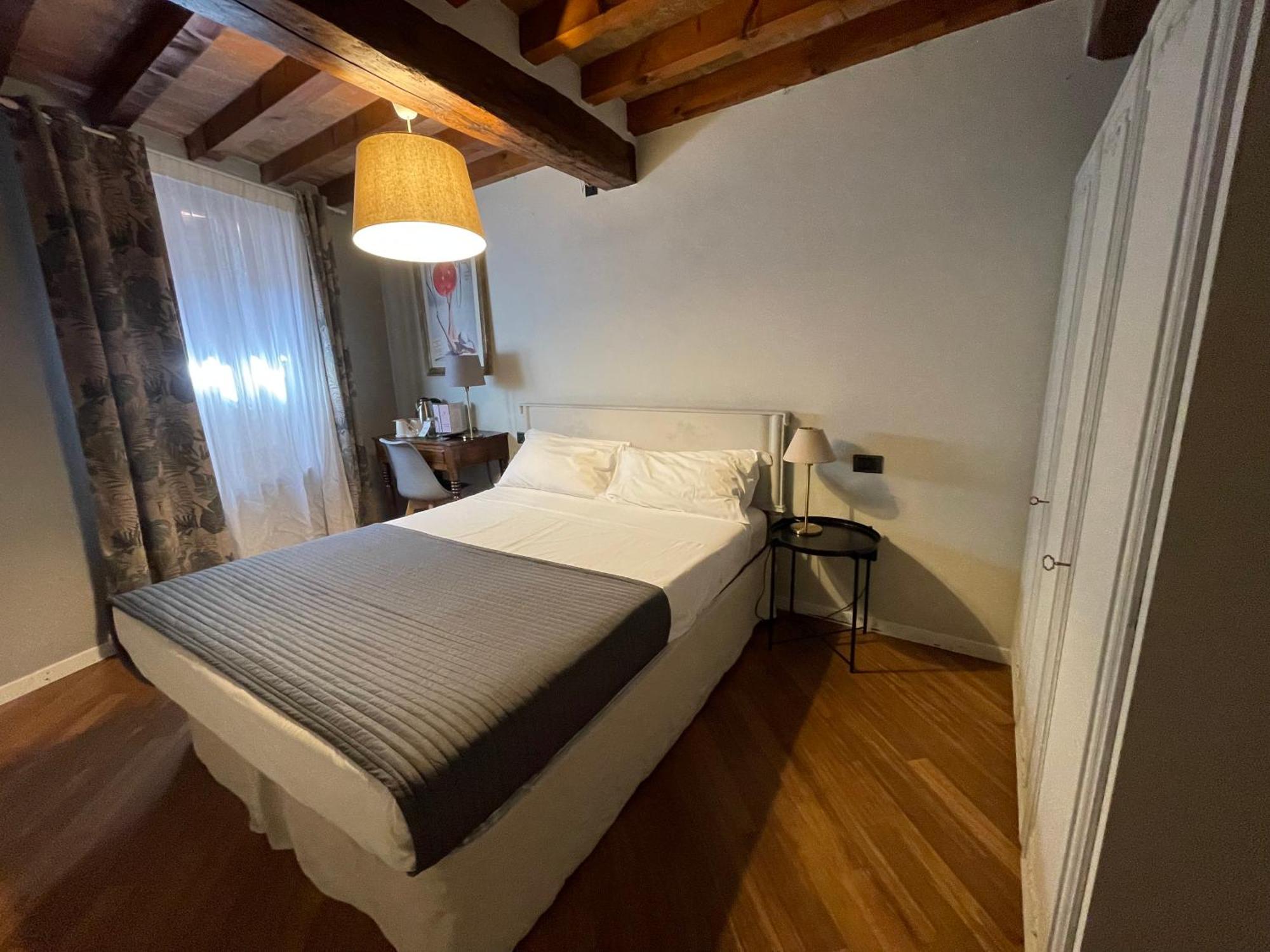 Le Camere Di Bsuites Affittacamere Parma Exterior photo